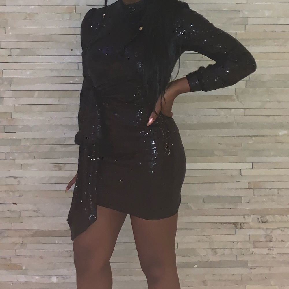 BLACK SEQUINS MINI DRESS